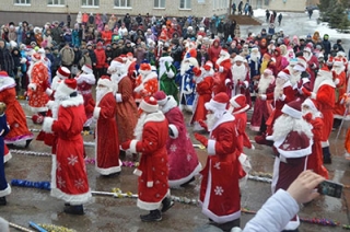 В Красном Куте прошел парад Дедов Морозов
