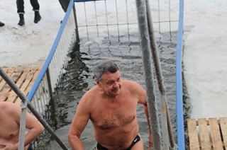 Сергей Лисовский принял участие в Крещенских купаниях