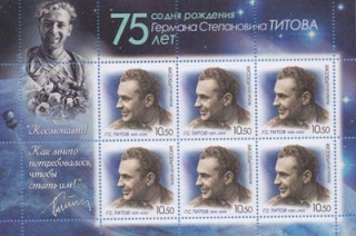 Житель Саратова передал коллекцию марок алтайскому музею