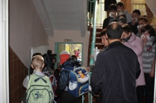 Из саратовской школы эвакуировали более четырехсот человек