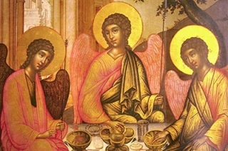 Православные верующие отмечают Святую Троицу