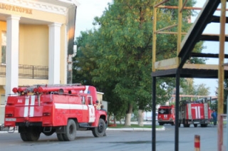 Пожарные ликвидировали возгорание на нефтеперерабатывающем заводе
