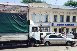 ДТП парализовало движение в центре Саратова