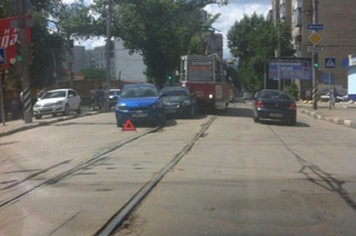 Из-за аварии в центре Саратова встали трамваи