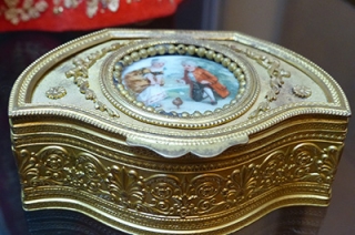 В Радищевском музее покажут женское белье XIX века
