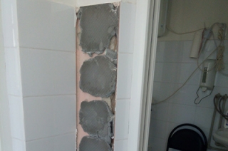 В саратовской больнице на маму с ребенком со стены упал кафель