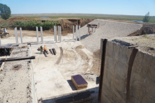 В Дергачевском районе проводят реконструкцию водохранилища