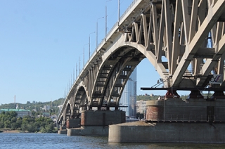 Подрядчик пока не приступил к завершению ремонта моста 