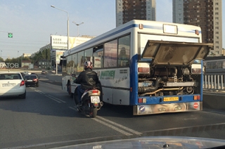 Сломавшийся автобус парализовал движение из Энгельса в Саратов