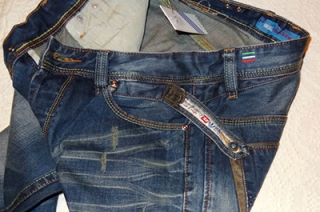 Молодой саратовец пытался украсть джемпер и джинсы из магазина 