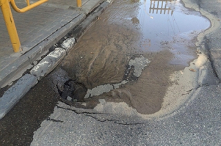 Из-за ремонта водопровода перекрыли улицу Чернышевского