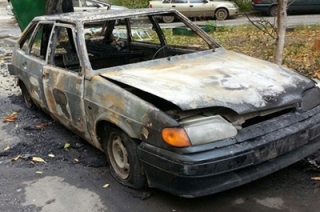 Саратовец сжег автомобиль женщины из-за 