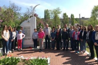 Школьники Кировского района почтили память воинов женских авиационных полков
