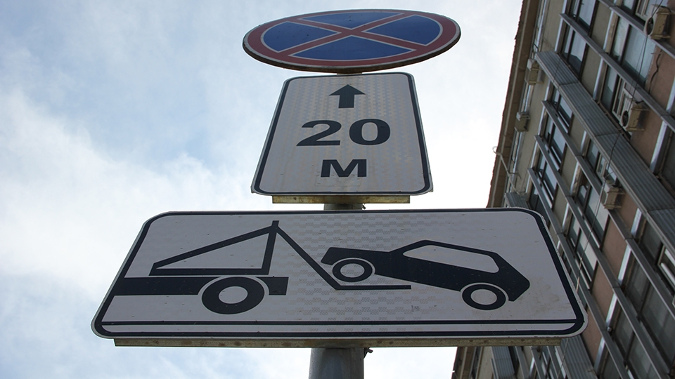 Еще на двух улицах Саратова запретили стоянку автомобилей