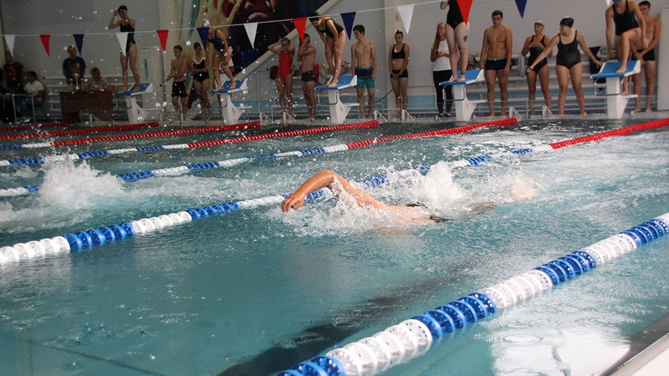 В новом бассейне СГУ стартовали первые студенческие соревнования