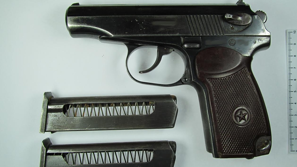 Саратовец нашел пистолет Макарова в заброшенном доме в Заводском районе