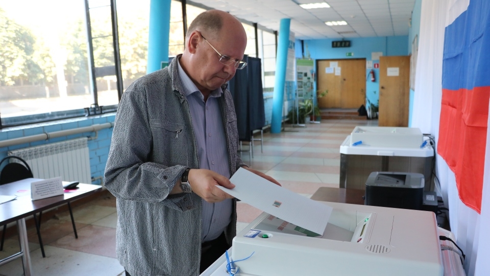 Иван Кузьмин голосовал на участке с КОИБами
