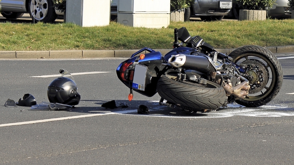 Энгельсский мотоциклист превысил скорость и попал с больницу
