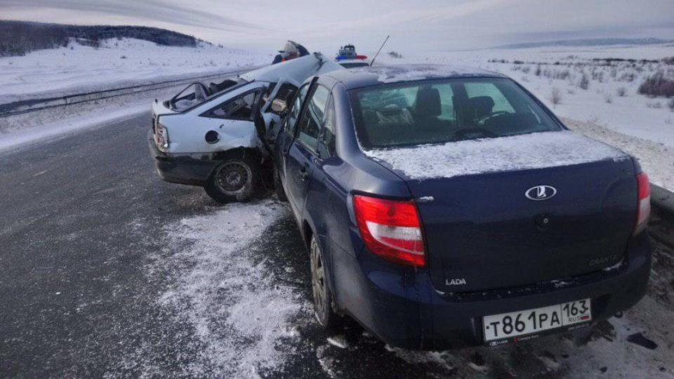 В аварии под Хвалынском погиб водитель иномарки