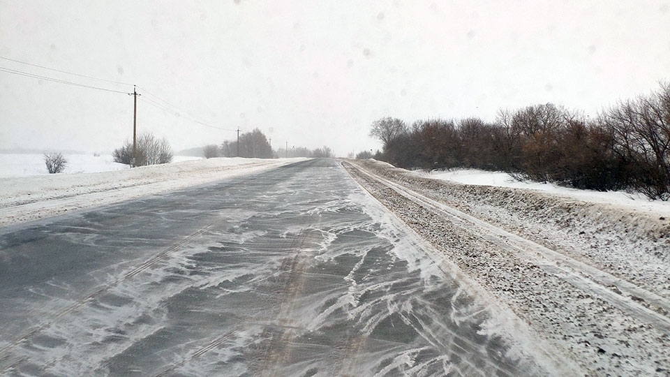 Снегопад. В Саратовской области закрыто движение по федеральной трассе