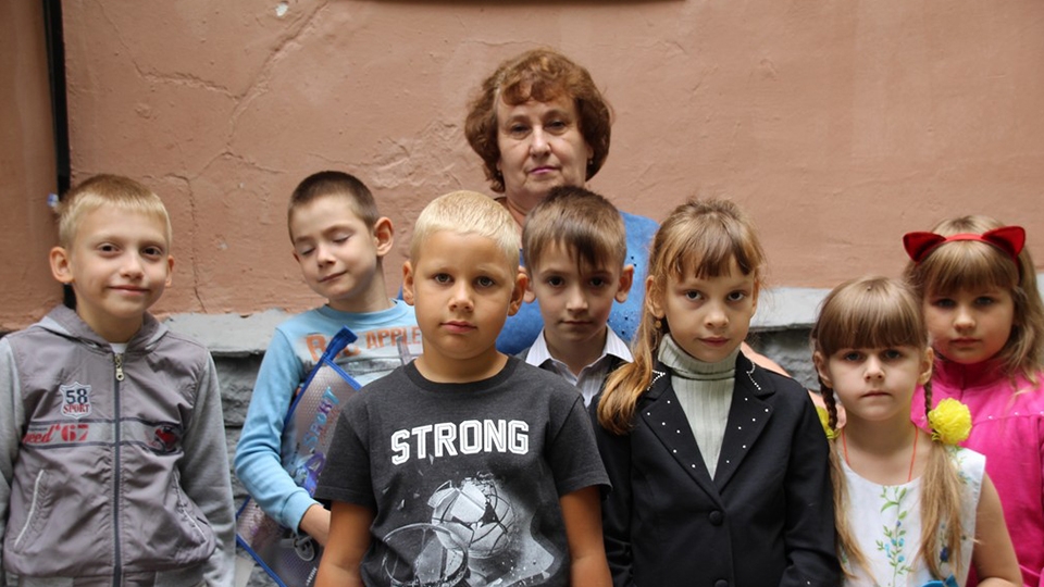 Школьники Кировского района получили подарки ко Дню знаний