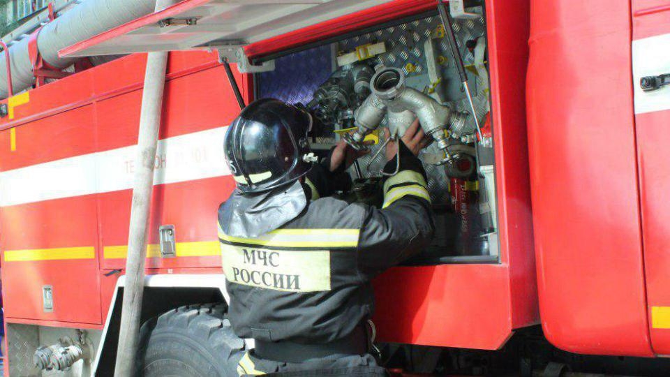 Деревянный дом на Пристанской тушили 19 пожарных