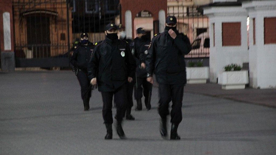 Пасха. Рядом с храмами Саратова дежурит полиция, кварталы перекрыты