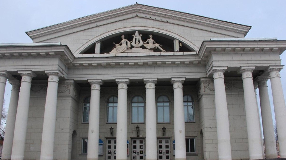 Подрядчик реконструкции саратовского театра снизил цену на 121 млн рублей