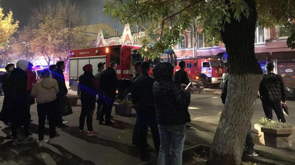 Из горящего дома на Радищева эвакуированы уже восемь человек