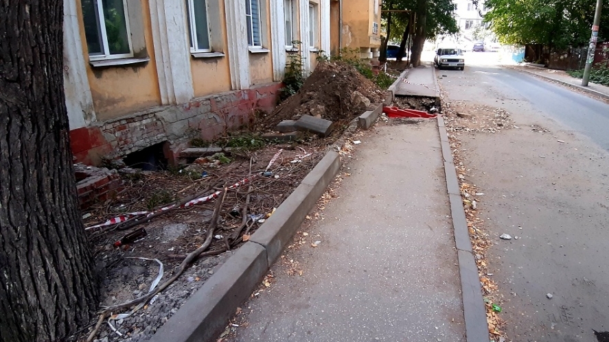Ремонт тротуаров. Саратовских чиновников заподозрили в растрате миллиона рублей