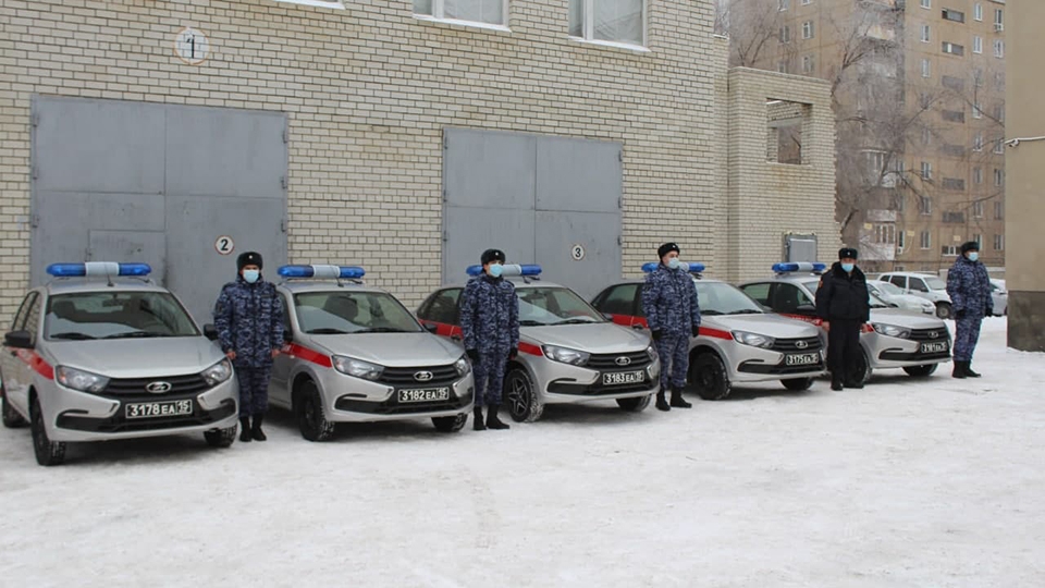 Саратовские росгвардейцы получили 12 новых служебных автомобилей