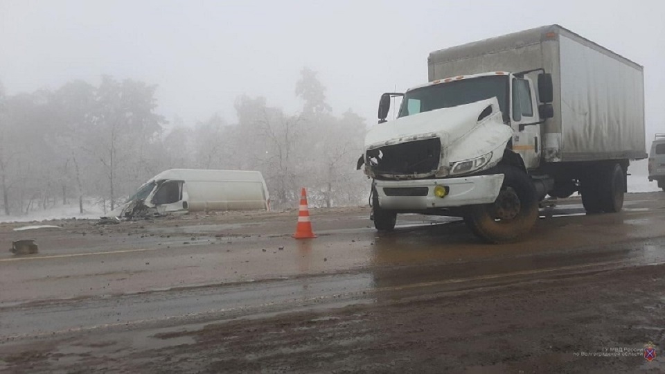 Саратовец на грузовике устроил ДТП на трассе под Волгоградом