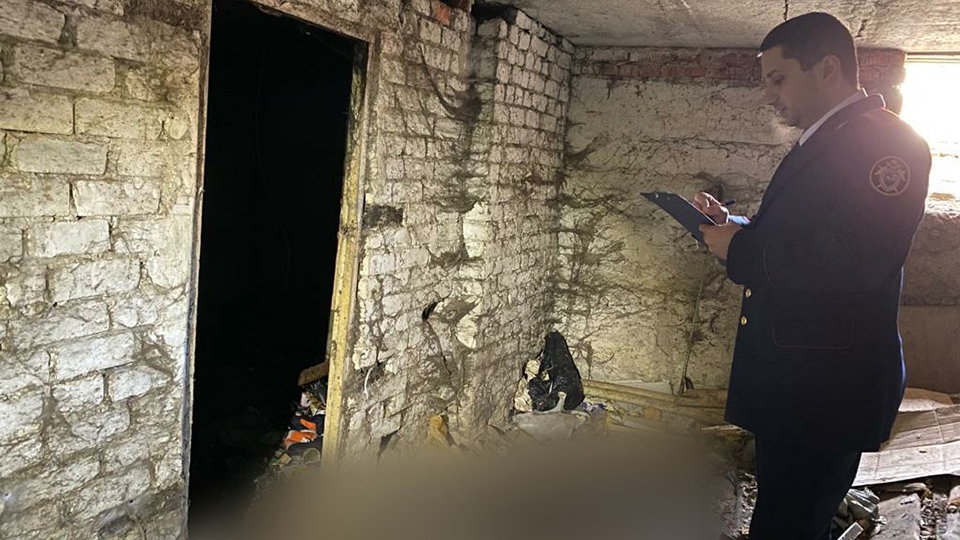 На Соколовогорской слесарь-сантехник нашел труп в подвале