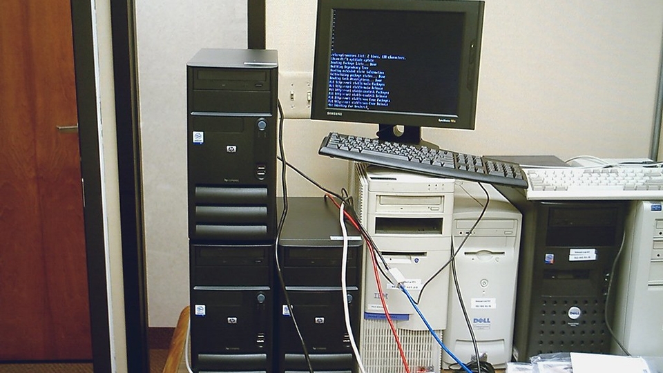 Для сдачи ЕГЭ по информатике саратовские власти купили 500 компьютеров