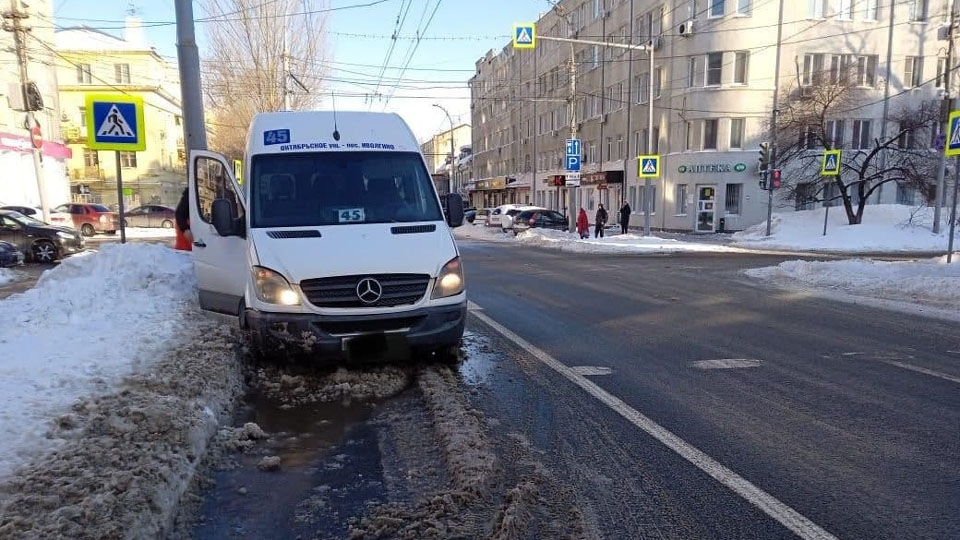 На Московской пешеход попал под колеса маршрутки