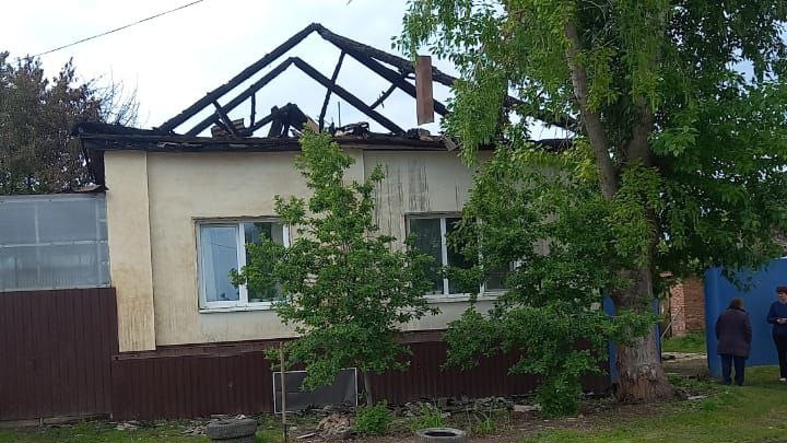 За восемь часов саратовские пожарные потушили два дома