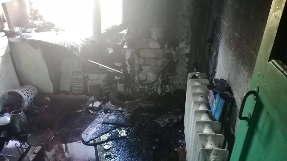 В Балакове десять пожарных тушили кухню в пятиэтажке
