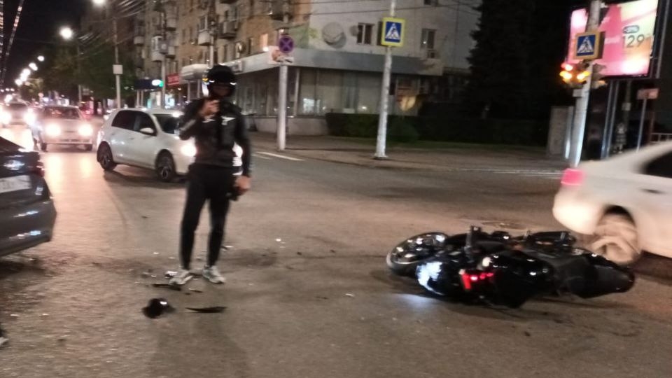 В центре Саратова сбили мотоциклиста