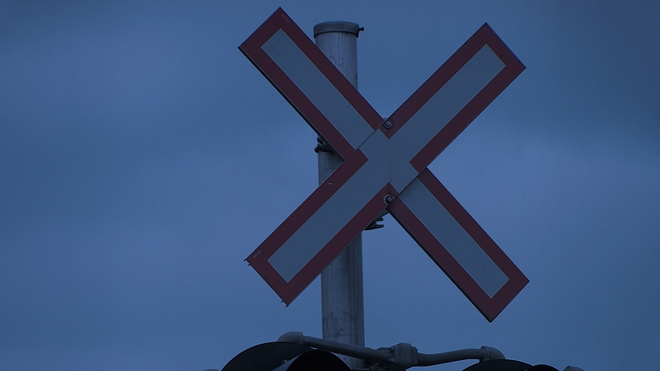 В Гагаринском районе на ночь закроют железнодорожный переезд