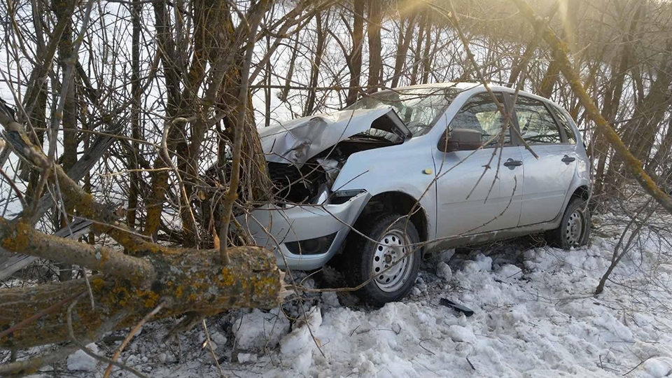 В ДТП под Пугачевом пострадали четверо детей и женщина-водитель