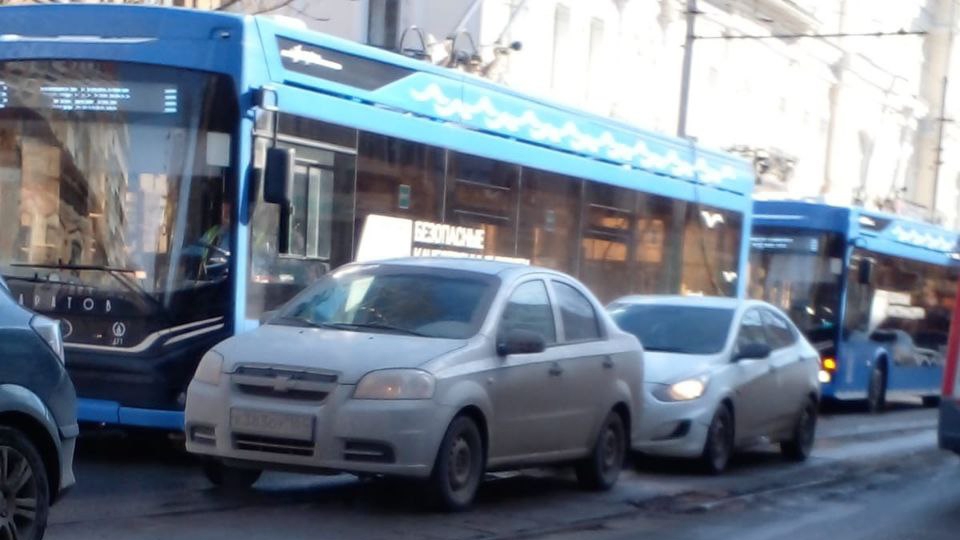 В центре Саратова из-за ДТП встали трамваи и троллейбусы семи маршрутов