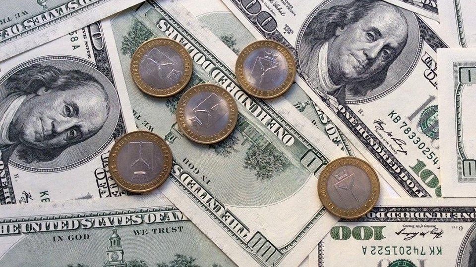 Курс доллара впервые за год превысил 81 рубль