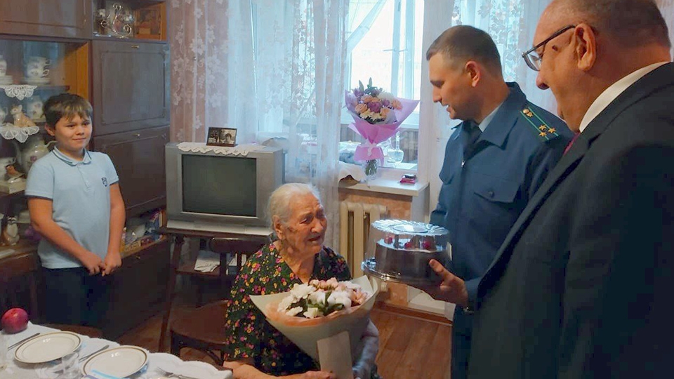 В Саратове труженица тыла Анастасия Ивлева отметила 100-й день рождения