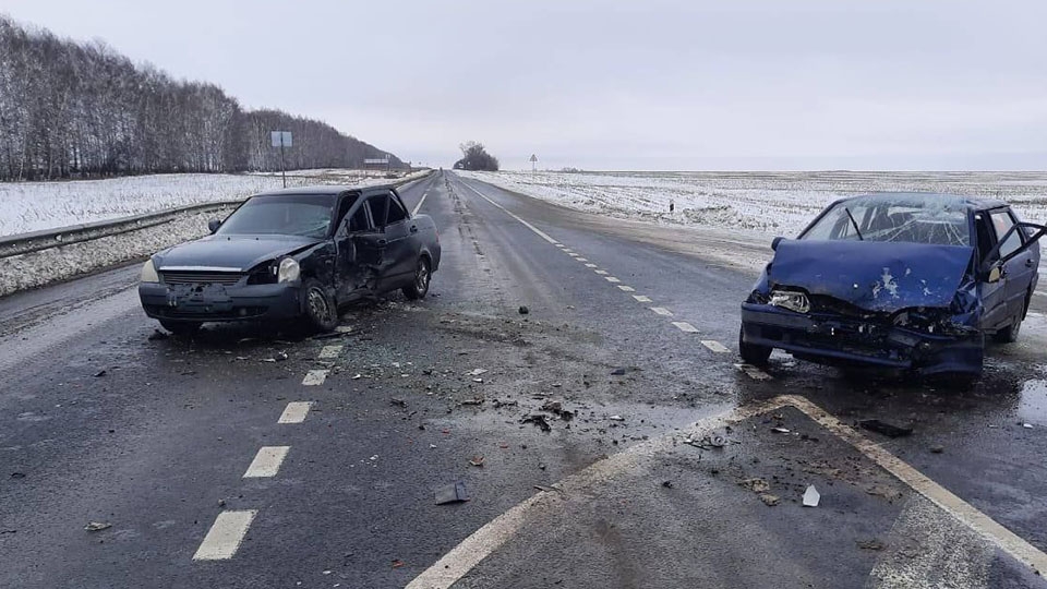 В ДТП на саратовской трассе пострадали водители 18 и 64 лет