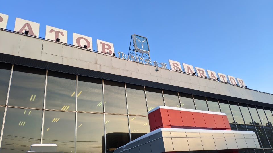 Снегопад на восемь часов задержал прибытие в Саратов поезда из Казахстана