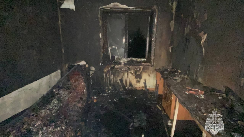 Неосторожный курильщик получил ожоги в загоревшейся квартире