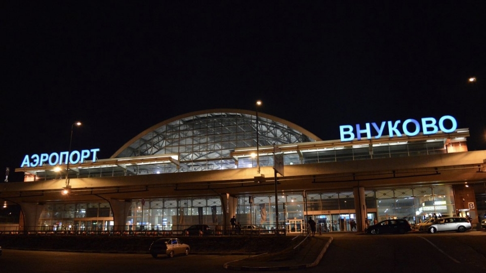 Летевший из Петербурга в Саратов самолет экстренно приземлился в Москве