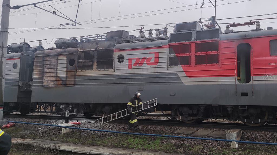 Под Балашовом горел электровоз грузового поезда