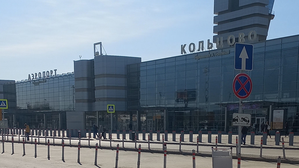 В аэропорту Екатеринбурга по взлетной полосе гулял пьяный саратовец