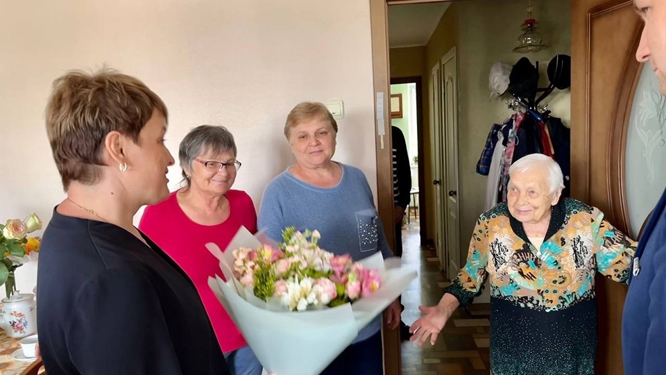 В Саратове ветеран труда отмечает 101-й день рождения